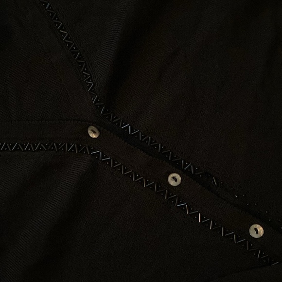 Linda Matthew’s button down - Picture 3 of 4